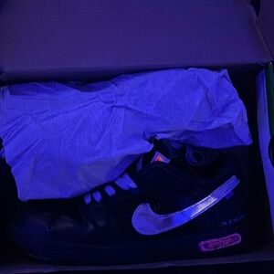 Selling off white dunks i use them one time .